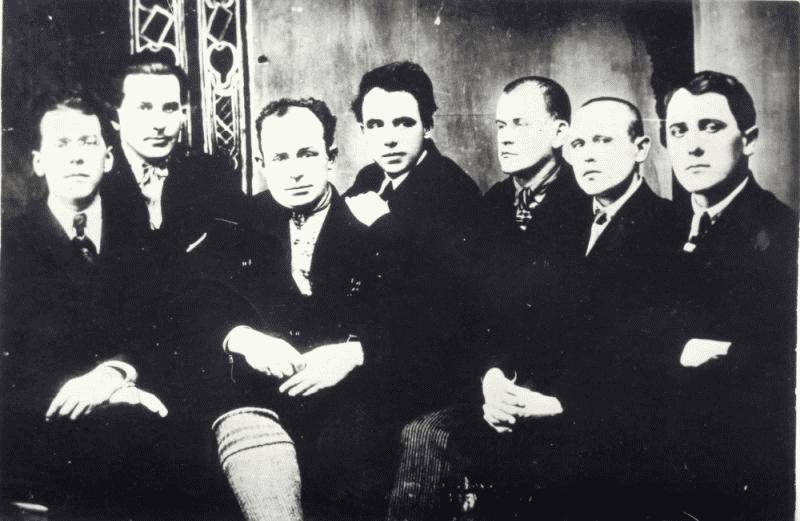 Pavlo Tytschina, Ivan Piddubnyj, Ostap Vyschnja, Petro Pantsch, I. Scheremet, Ivan Mikitenko, Volodymyr Sosjura. 1925